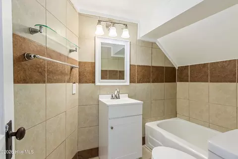 Bath - 952 Hiwassee St, Murphy, NC 28906 photo 6 of 6