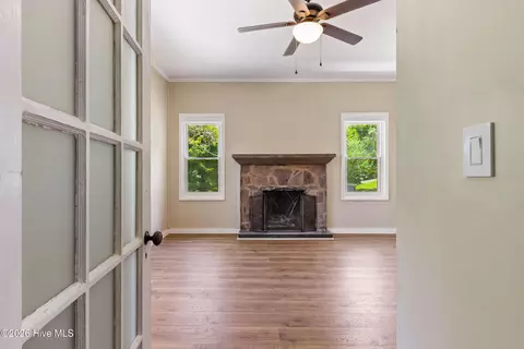 Living - 952 Hiwassee St, Murphy, NC 28906 photo 1 of 8