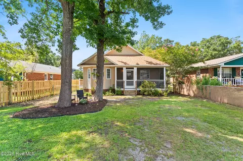 609 Spartanburg Ave, Carolina Beach, NC 28428
