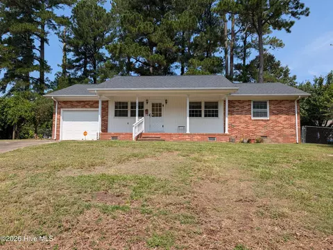 203 Long Acres Dr, Jacksonville, NC 28546