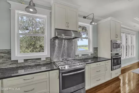 Kitchen - 600 Cordgrass Rd, Hampstead, NC 28443 photo 2 of 4