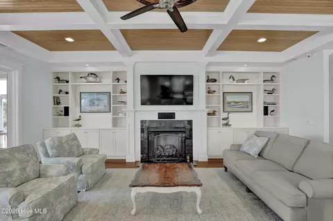 Living - 600 Cordgrass Rd, Hampstead, NC 28443 photo 2 of 3