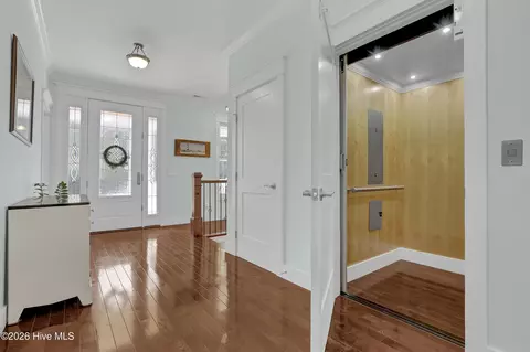 Entry Way - 600 Cordgrass Rd, Hampstead, NC 28443 photo 2 of 5