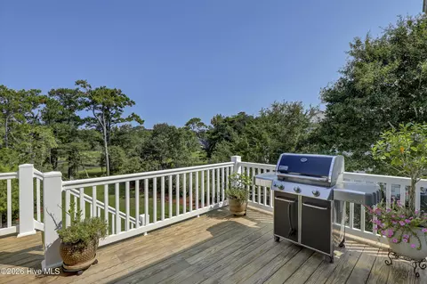 Exterior - 600 Cordgrass Rd, Hampstead, NC 28443 photo 6 of 27