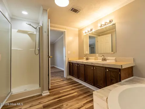 Bath - 299 Riggs Rd, Hubert, NC 28539 photo 3 of 4
