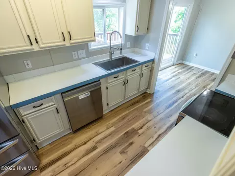 Kitchen - 299 Riggs Rd, Hubert, NC 28539 photo 3 of 5