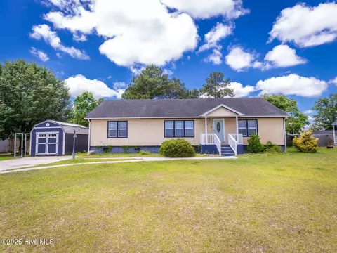 299 Riggs Rd, Hubert, NC 28539