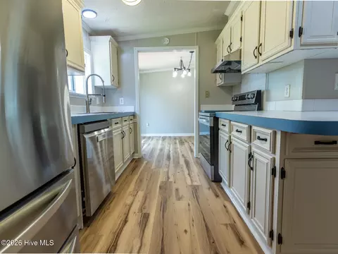 Kitchen - 299 Riggs Rd, Hubert, NC 28539 photo 4 of 5