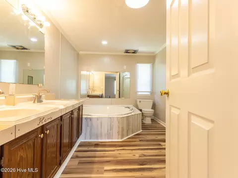 Bath - 299 Riggs Rd, Hubert, NC 28539 photo 2 of 4