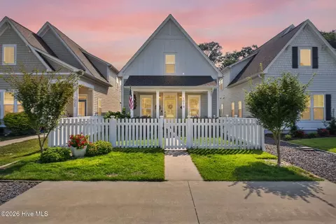 1018 N Caswell Ave, Southport, NC 28461