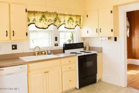 Kitchen - 726 Highway 70 Williston, Williston, NC 28579 photo 3 of 3