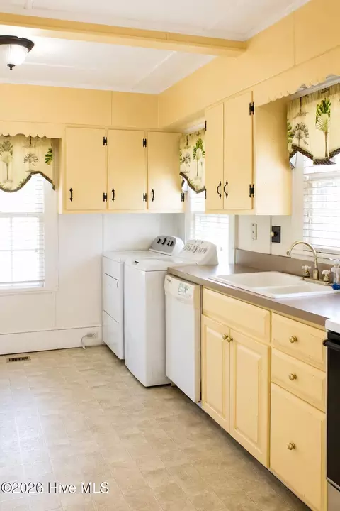 Kitchen - 726 Highway 70 Williston, Williston, NC 28579 photo 1 of 3