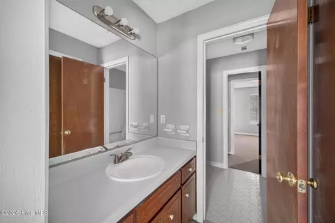 Bath - 2448 Riverlook Dr, Augusta, GA 30904 photo 3 of 4