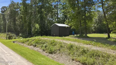 246 Charlie Rd, Arapahoe, NC 28510