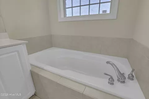 Bath - 341 Highlands Dr, Hampstead, NC 28443 photo 3 of 4