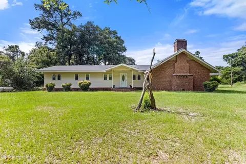 653 Seth Turner Rd, Albertson, NC 28508