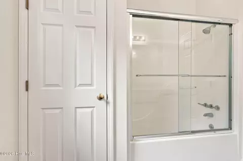 Bath - 104 Mullica Dr, Chocowinity, NC 27817 photo 4 of 5