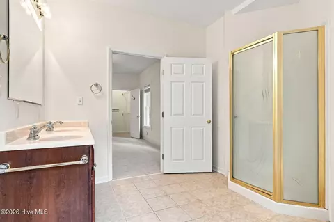 Bath - 104 Mullica Dr, Chocowinity, NC 27817 photo 2 of 5