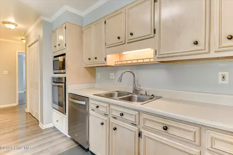 Kitchen - 599 Blue Ridge Xing, Evans, GA 30809 photo 6 of 9