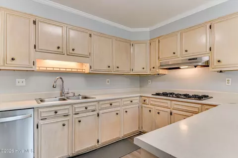 Kitchen - 599 Blue Ridge Xing, Evans, GA 30809 photo 4 of 9