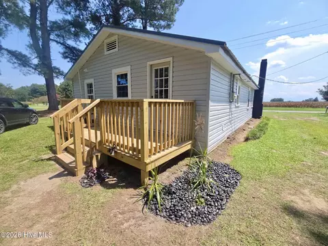1106 S Dobson Chapel Rd S, Magnolia, NC 28453