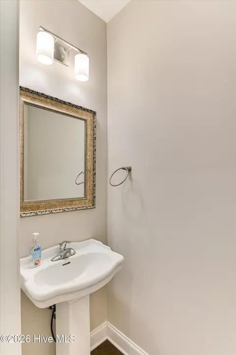 Bath - 983 Glenhaven Dr, Evans, GA 30809 photo 1 of 1