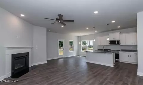 Living - 117 Calloway Dr, Wallace, NC 28466 photo 1 of 2