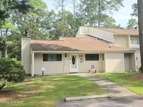 114 Quarterdeck, New Bern, NC 28562