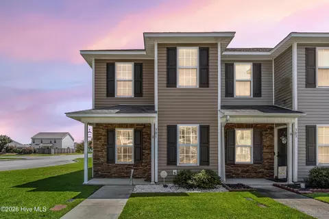 301 Glen Cannon Dr, Jacksonville, NC 28546