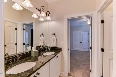 Bath - 414 Buxton Ln, Evans, GA 30809 photo 4 of 5
