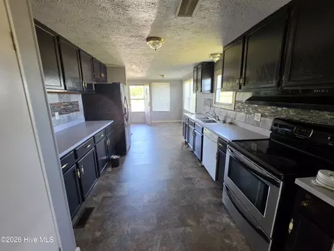 Entry Way - 1142 E Nc 102 E, Ayden, NC 28513 photo 1 of 1
