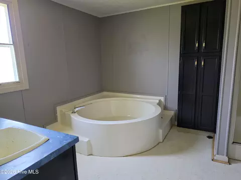 Bath - 1142 E Nc 102 E, Ayden, NC 28513 photo 1 of 4