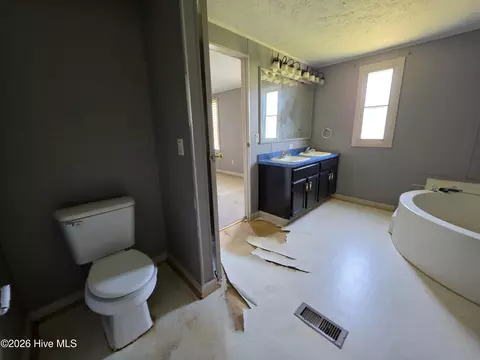 Bath - 1142 E Nc 102 E, Ayden, NC 28513 photo 2 of 4