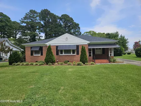 702 Stewart Ave, Clinton, NC 28328