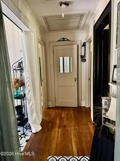 Entry Way - 418 Oak Ave, Hamlet, NC 28345 photo 1 of 1