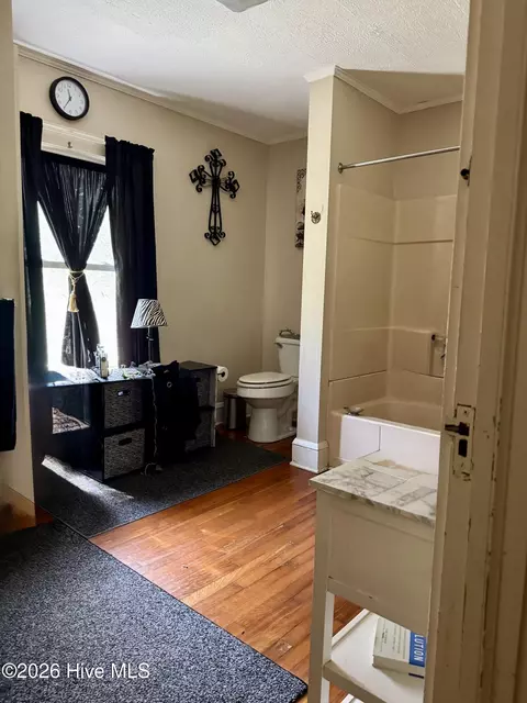 Bath - 418 Oak Ave, Hamlet, NC 28345 photo 1 of 1