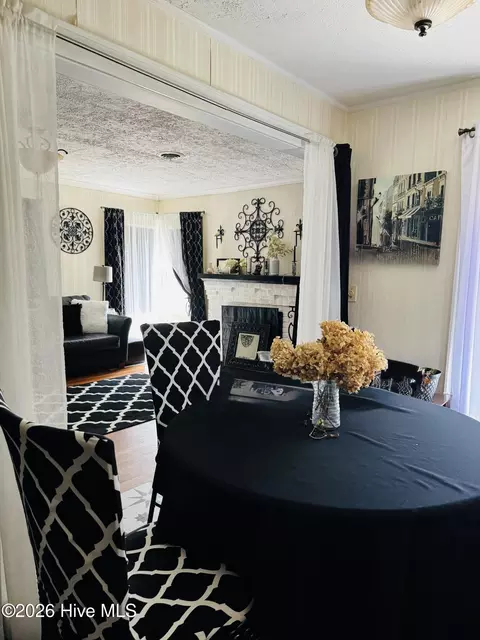 Dining - 418 Oak Ave, Hamlet, NC 28345 photo 1 of 3
