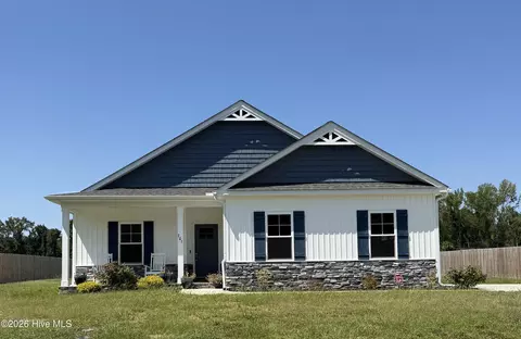 205 Creeks Edge Dr, Pikeville, NC 27863