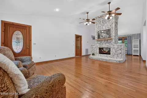 Living - 1792 Wolfcreek Rd, Murphy, NC 28906 photo 2 of 5