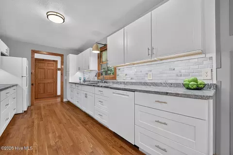 Kitchen - 1792 Wolfcreek Rd, Murphy, NC 28906 photo 2 of 4