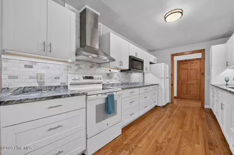 Kitchen - 1792 Wolfcreek Rd, Murphy, NC 28906 photo 3 of 4