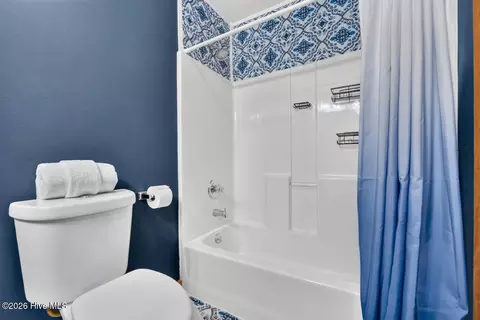 Bath - 1792 Wolfcreek Rd, Murphy, NC 28906 photo 5 of 6