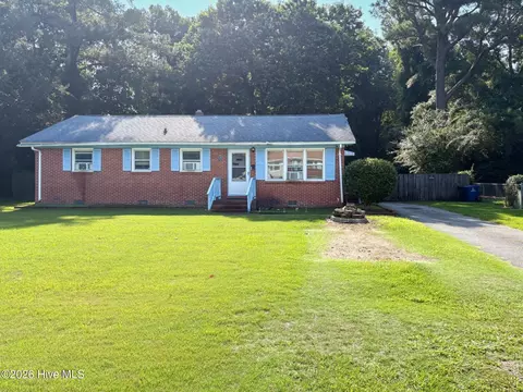 110 Long Acres Dr, Jacksonville, NC 28546