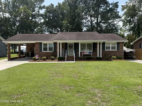 209 Nancy St, Lake Waccamaw, NC 28450