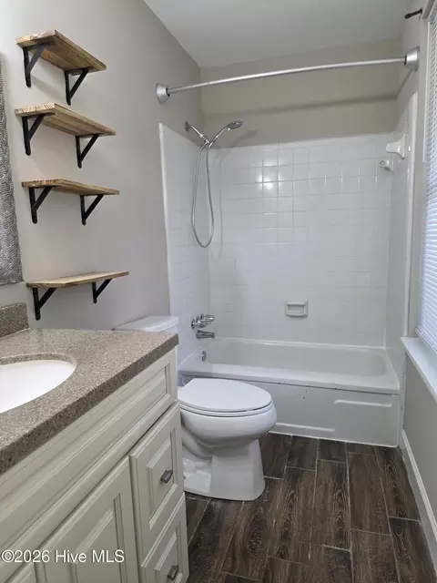 Bath - 3018 Sterling Rd, Augusta, GA 30907 photo 4 of 4
