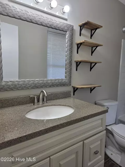 Bath - 3018 Sterling Rd, Augusta, GA 30907 photo 3 of 4