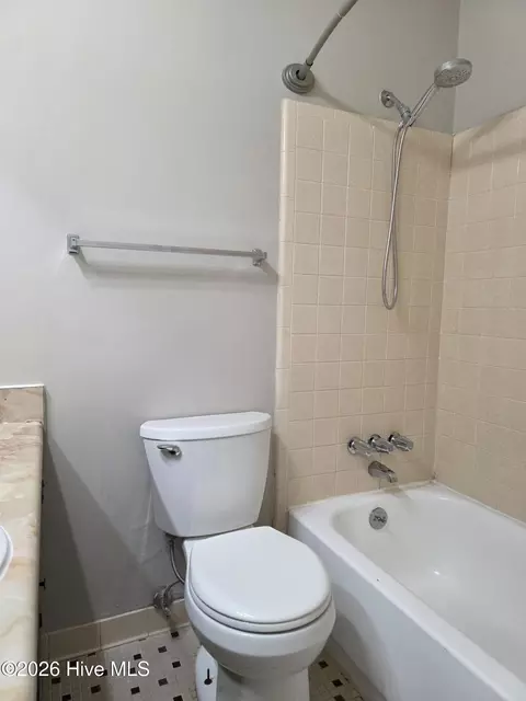 Bath - 3018 Sterling Rd, Augusta, GA 30907 photo 1 of 4