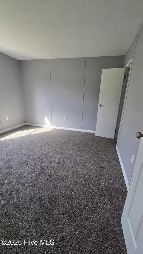 Bedroom - 18 Crown Point Rd, Hubert, NC 28539 photo 2 of 4