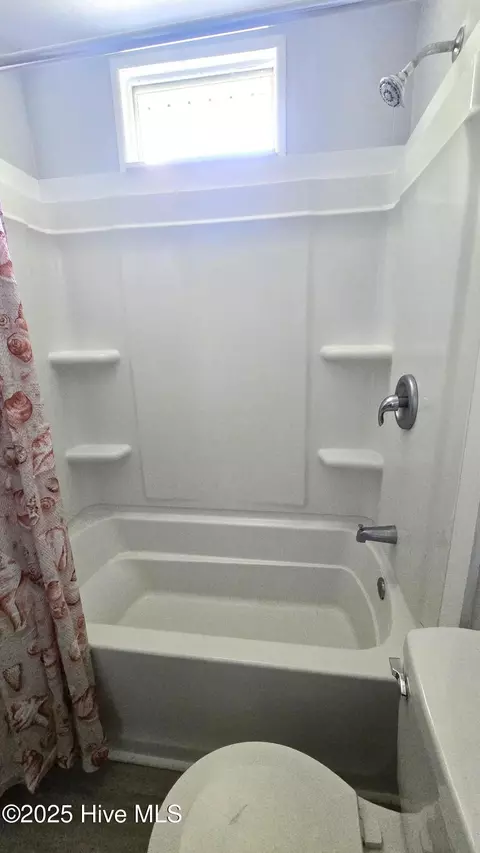 Bath - 18 Crown Point Rd, Hubert, NC 28539 photo 5 of 6