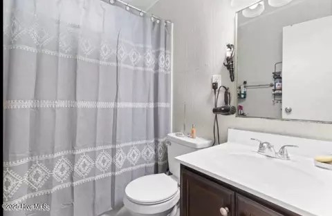 Bath - 18 Crown Point Rd, Hubert, NC 28539 photo 4 of 6
